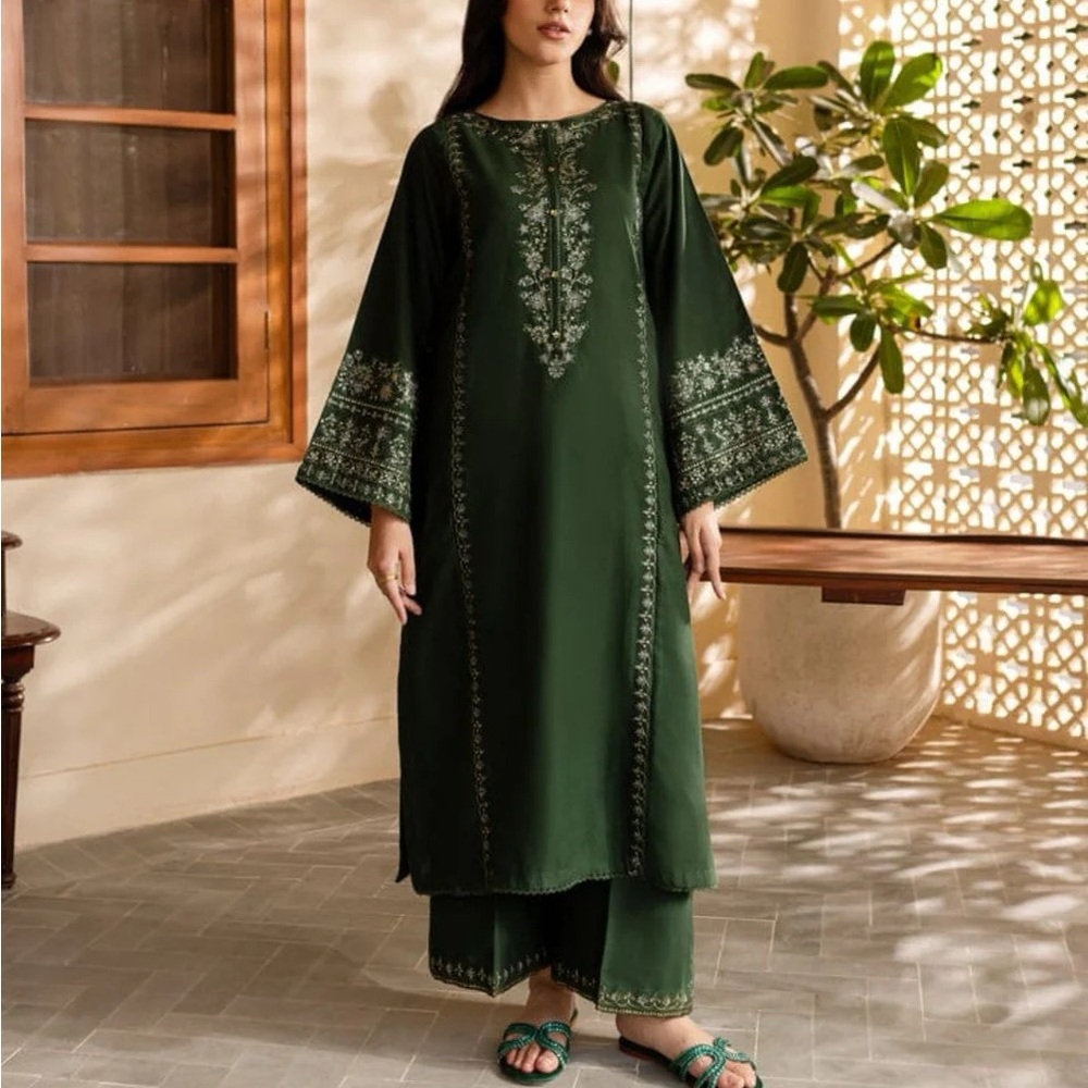 Elegant Green Embroidered Kurta Set